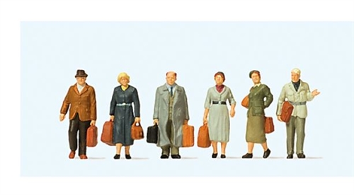 Preiser 10582 Traveler, walking, circa 1945-1960, H0