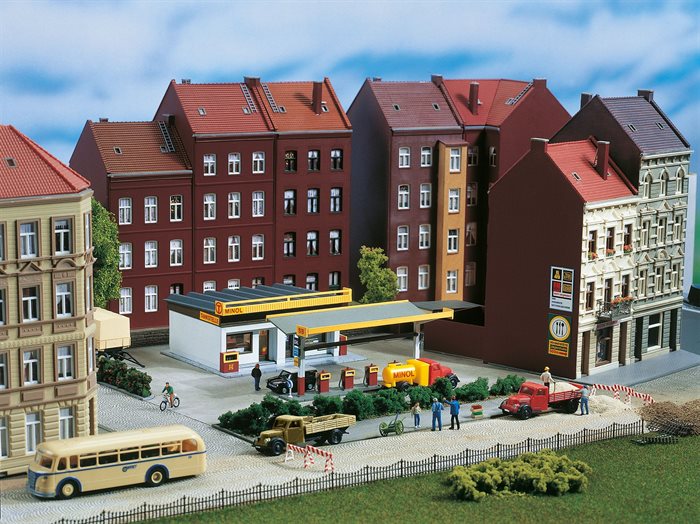 Auhagen 11340 Modern petrol station, H0