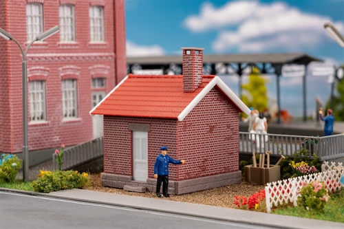 Faller 120306 Railway Guard House with Guard, Ep III, H0