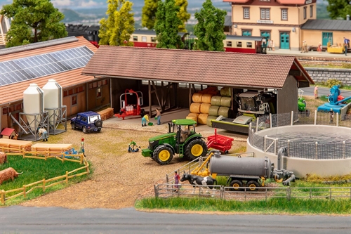 Faller 130584 Barn building with slurry tank and feed silos, Ep IV, H0