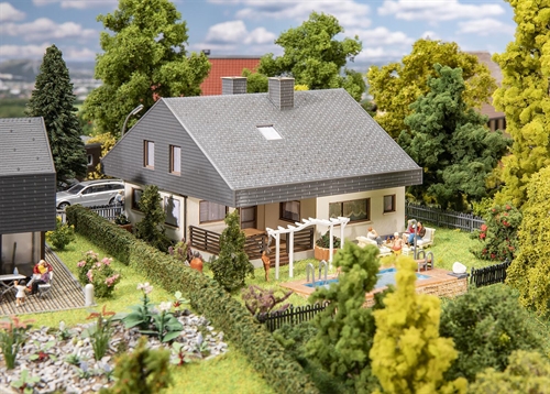 Faller 130644 Bungalow with Brick Roof, H0