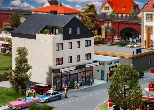 Faller 130654 Modern Residential Building with Penthouse and Pharmacy, H0