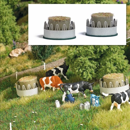 Busch 1388 Feeding Stations with Round Bales, H0 Scale