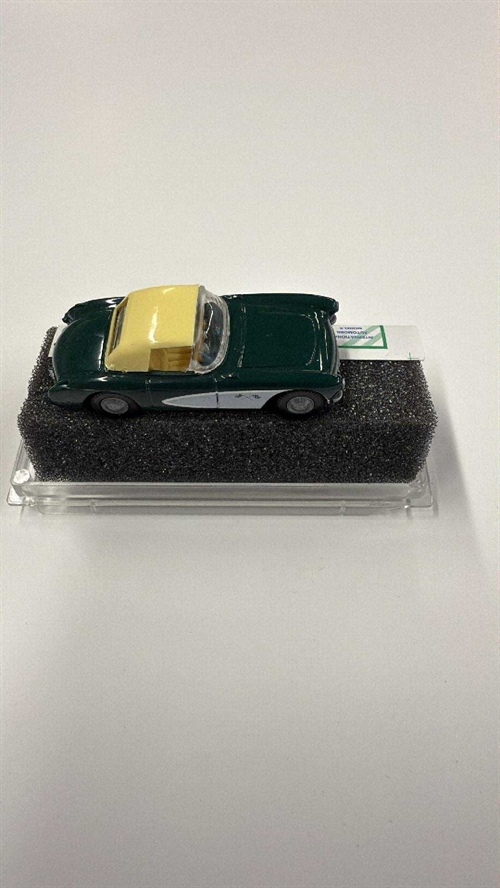Revell 5400 Chevy Corvette, white/green, H0