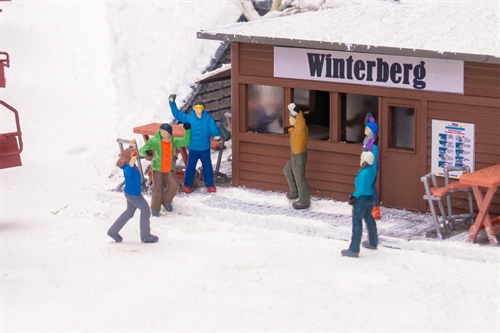 Faller 151732 Après-ski revellers H0