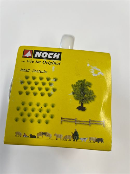 Noch 13302 Mug with Tree, Fence and Figures