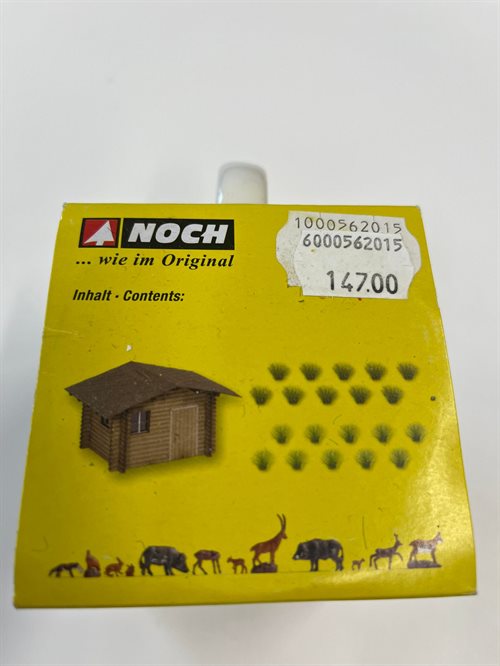 Noch 13301 Mug with Grass Tufts, Hut and Figures