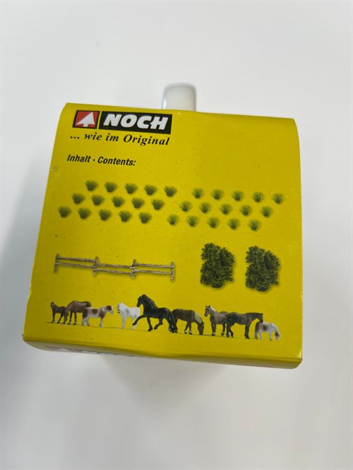 Noch 13308 Mug with Grass Tufts, Bushes, Fences and Figures