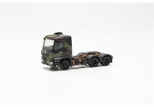 Herpa 747028 Mercedes-Benz Arocs 6x4 Tractor "Bundeswehr", flecktarn, H0