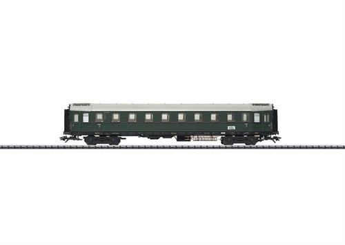 Trix 23384 Express train cars.