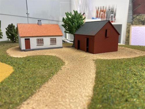 Hobbytrade 87316 Farmer's House with Barn, H0