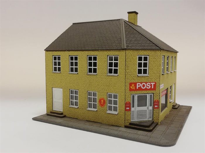 Hobbytrade 87208 Posthus i gule mursten, laserskåret, H0 NYHED 2020