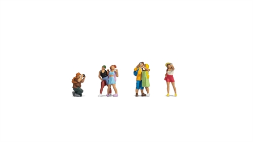 Noch 15473 Tourists, six figures, H0