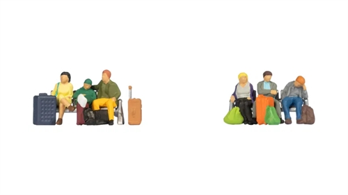 Noch 15213 Seated Traveler, H0